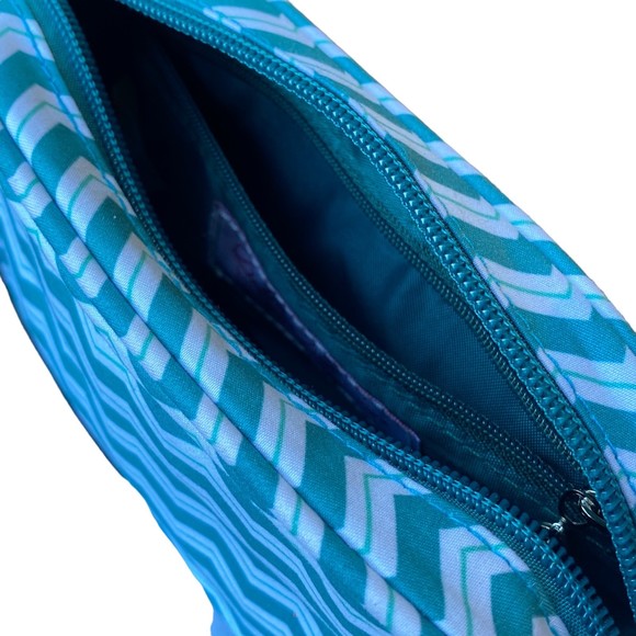 Charm 14 Chevron Teal White Crossbody Bag Touchscreen Purse NWT - Picture 9 of 9